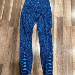 In very good condition Lululemon size 4 leggings